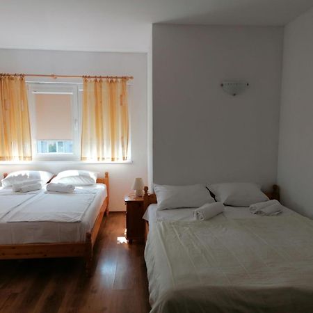 Guest House Sokratovi Obzor Buitenkant foto
