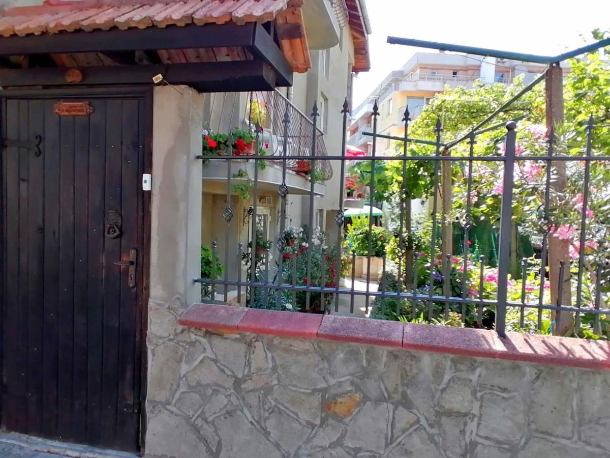 Guest House Sokratovi Obzor Buitenkant foto