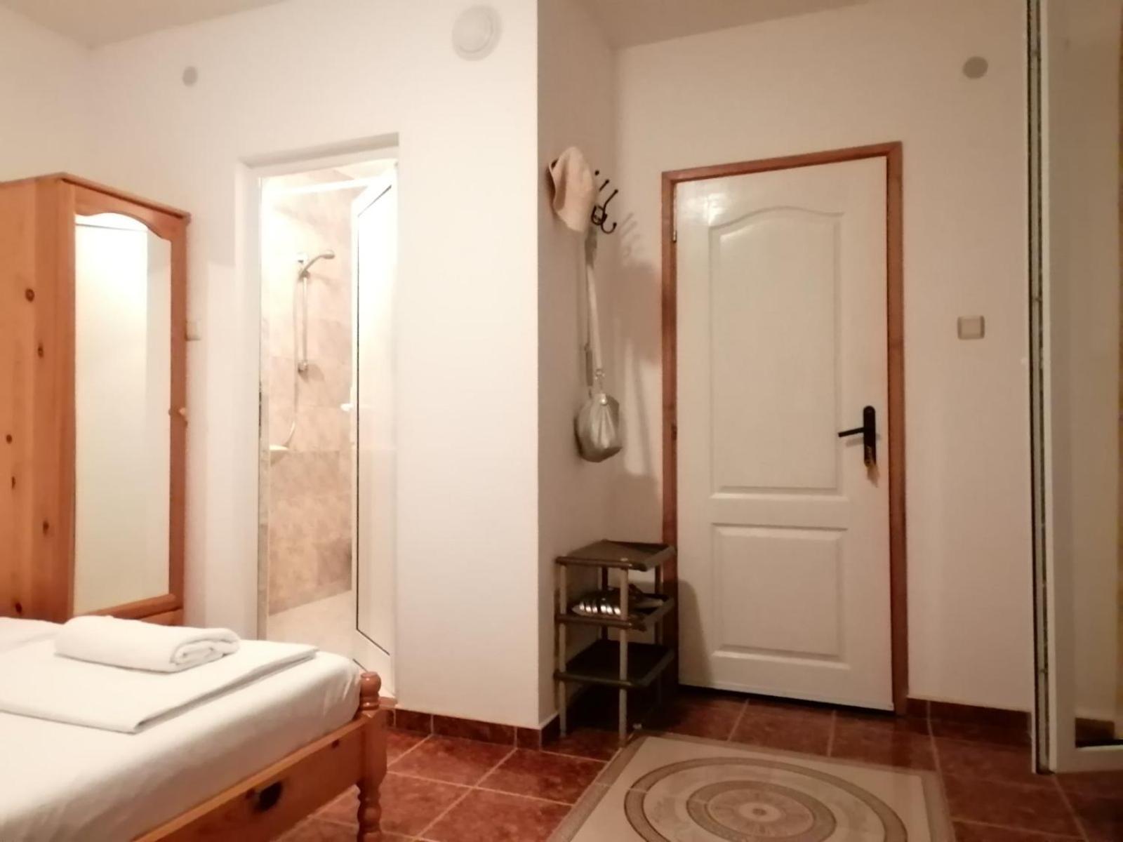 Guest House Sokratovi Obzor Buitenkant foto