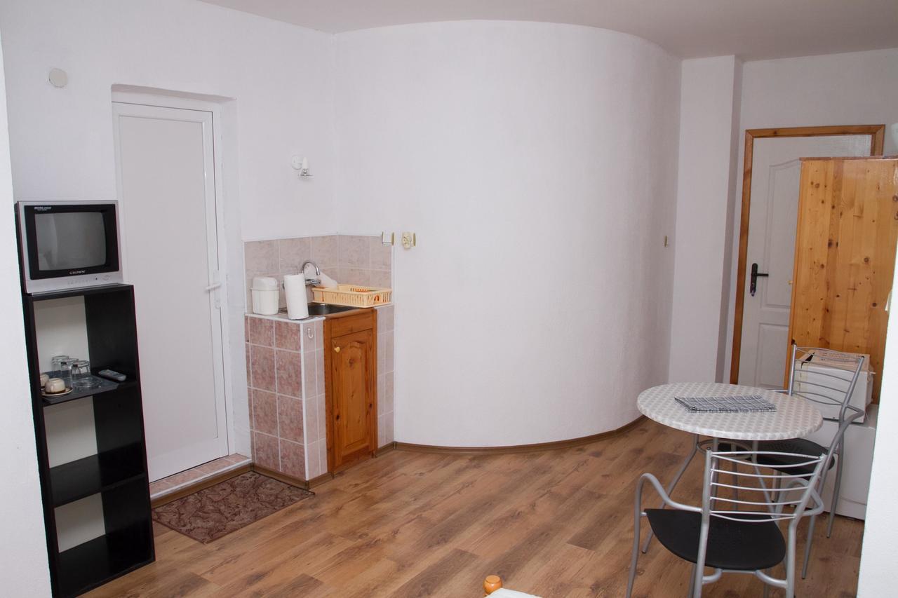 Guest House Sokratovi Obzor Buitenkant foto