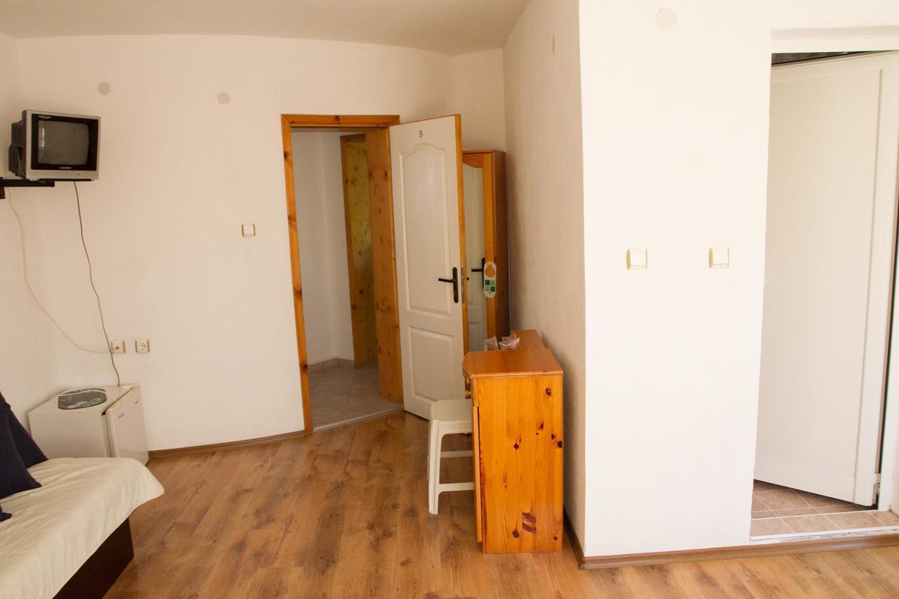 Guest House Sokratovi Obzor Buitenkant foto