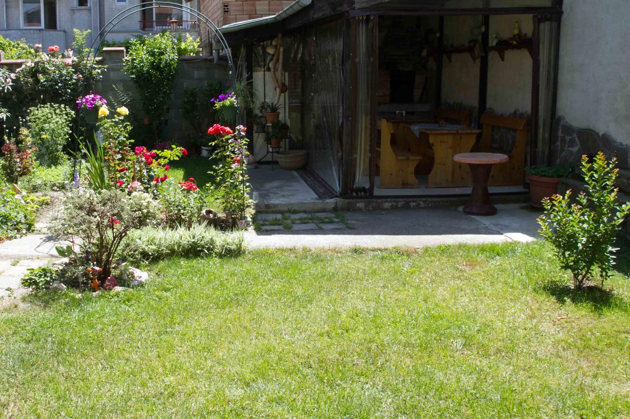 Guest House Sokratovi Obzor Buitenkant foto